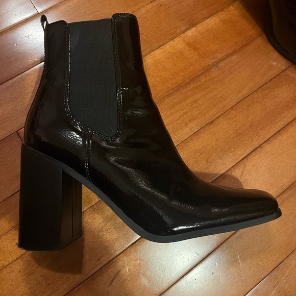 ASOS black patent Chelsea boot - Picture 2 of 3